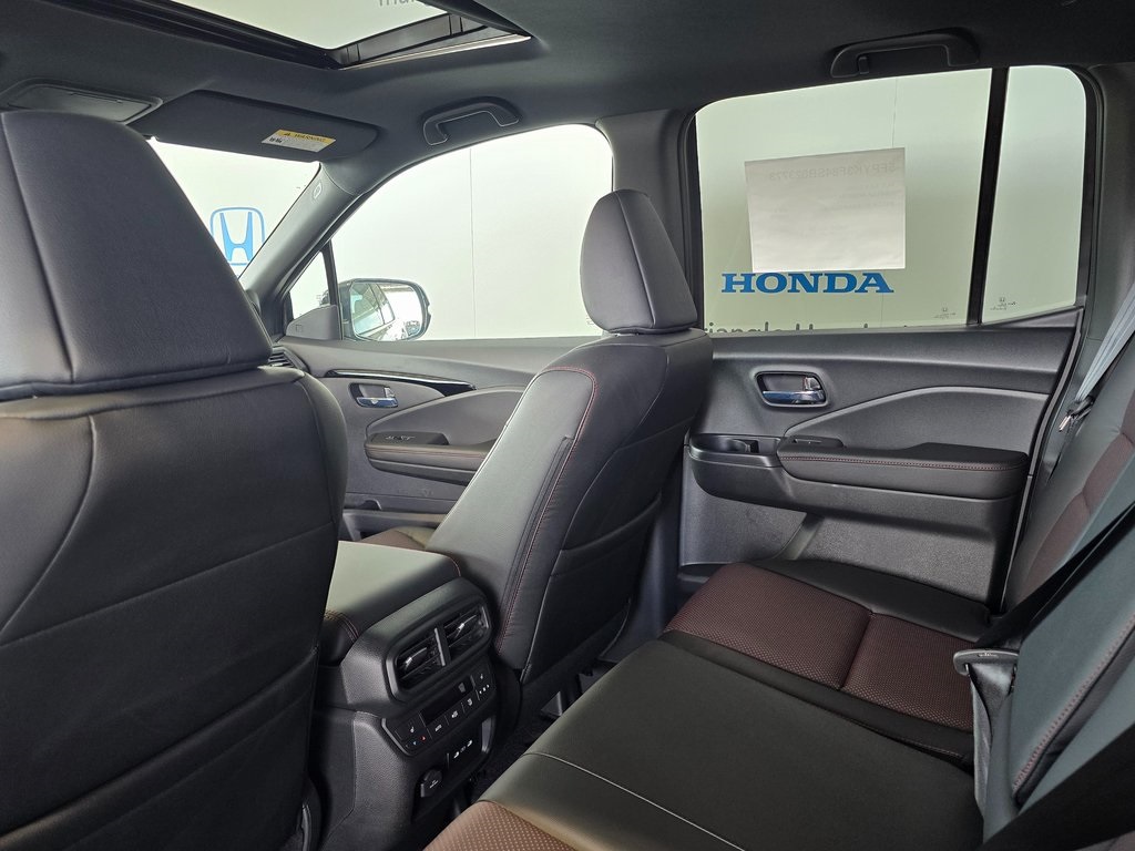 2025 Honda Ridgeline Black Edition photo 17