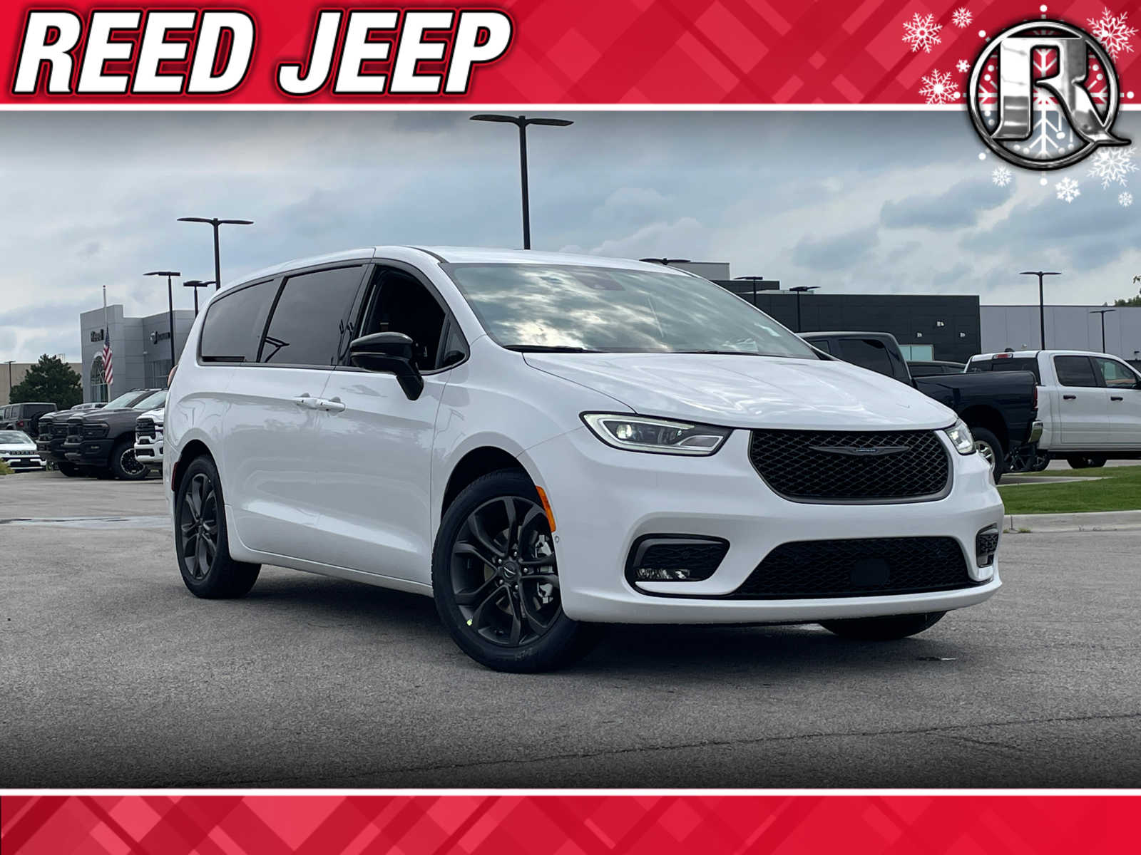 2026 Chrysler Pacifica Select's photo