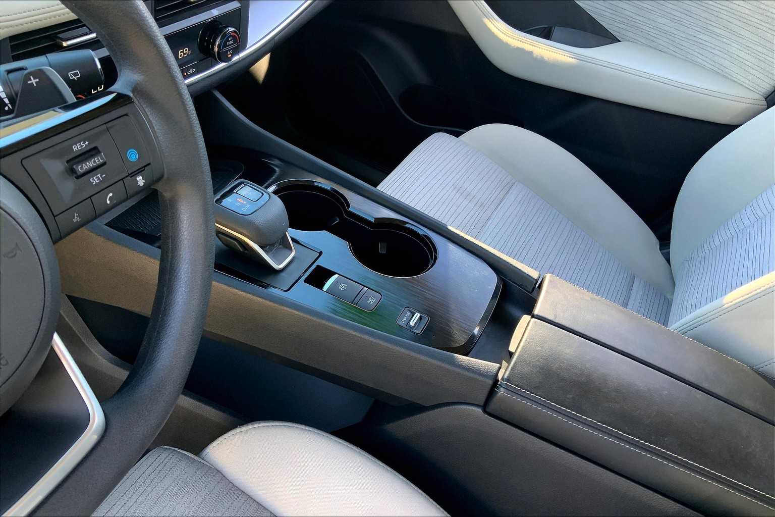 2023 Nissan Rogue SV photo 16
