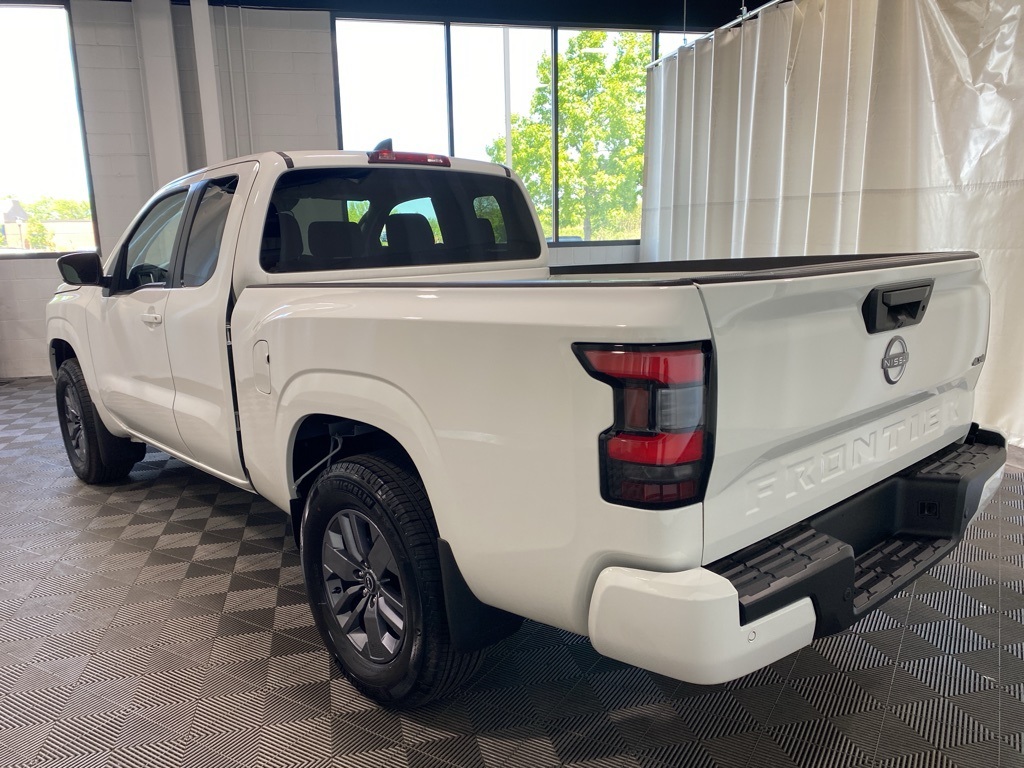 2025 Nissan Frontier SV photo 10