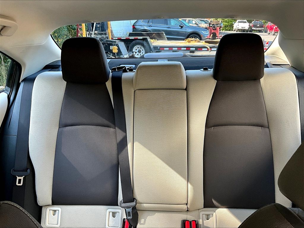 2021 Toyota Corolla LE photo 16