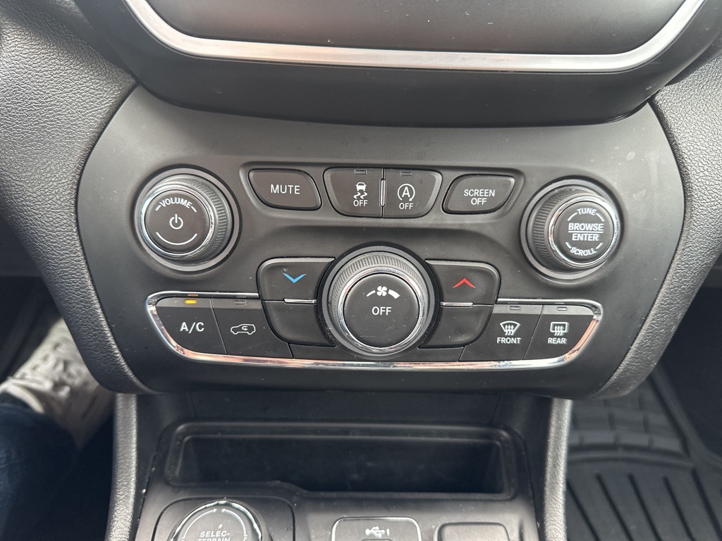 2021 Jeep Cherokee Latitude Lux photo 19