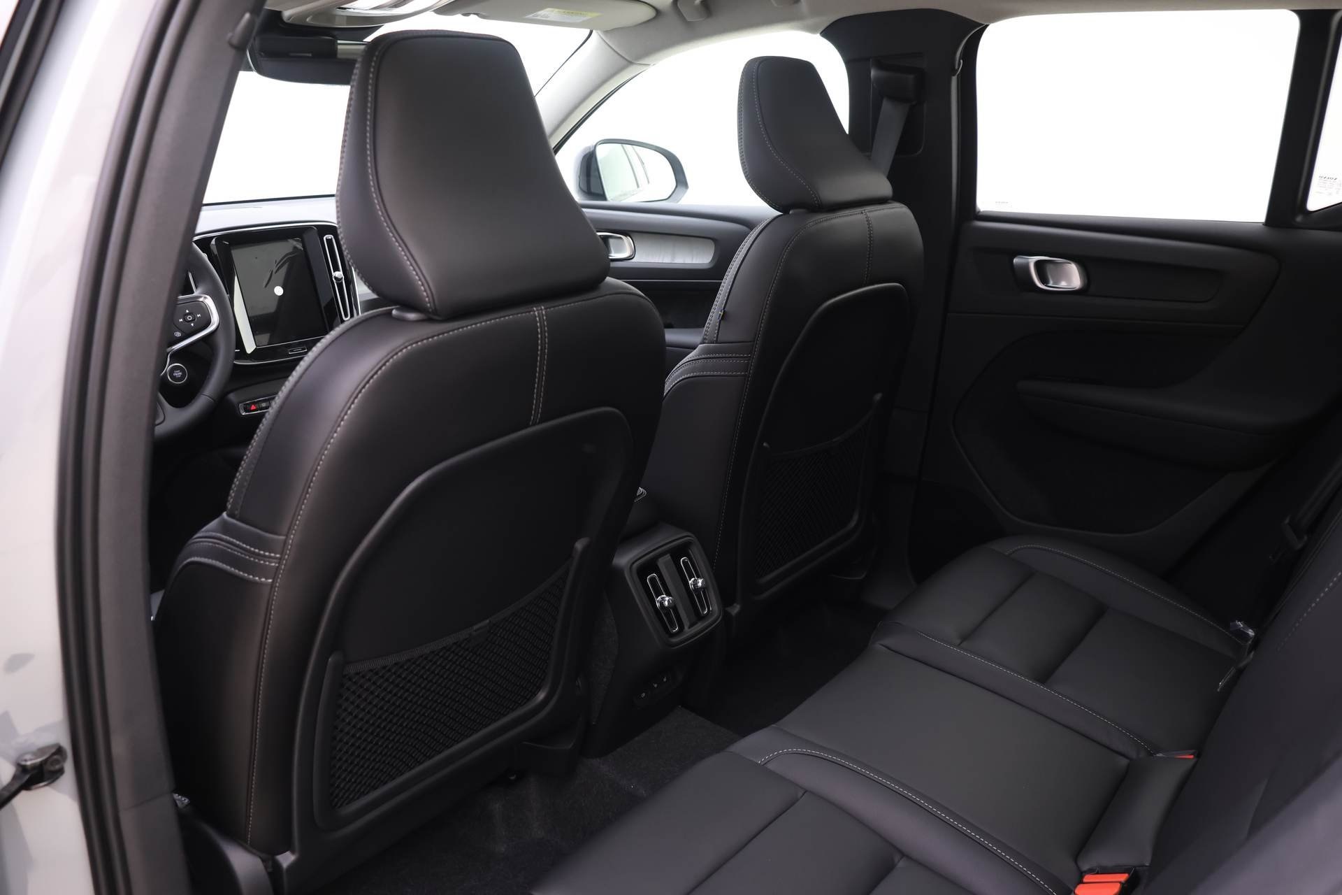2026 Volvo XC40 Plus photo 11