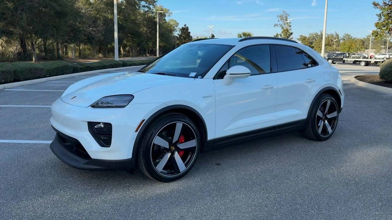 2025 Porsche Macan Electric photo 4