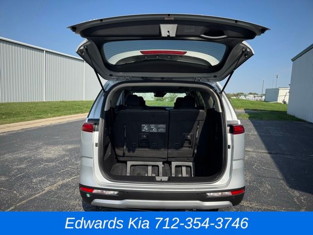 2023 Kia Carnival LX photo 9
