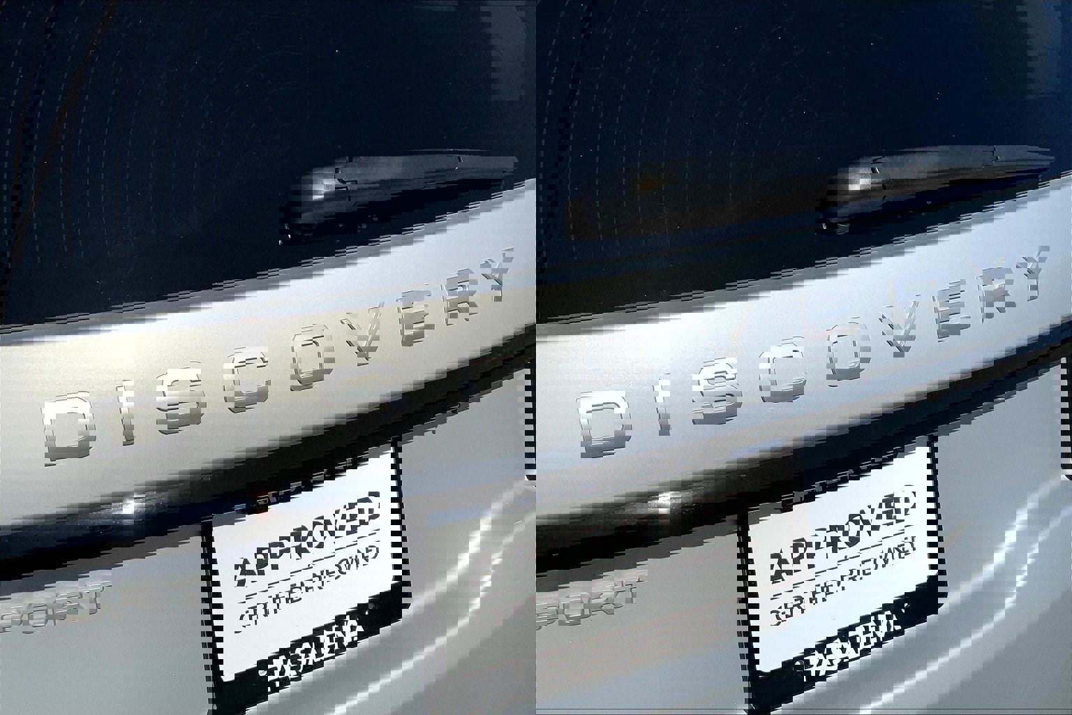 2024 Land Rover Discovery Sport S photo 30