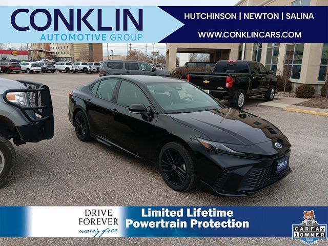 2025 Toyota Camry SE's photo