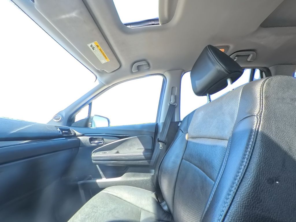 2017 Honda Pilot Elite photo 21