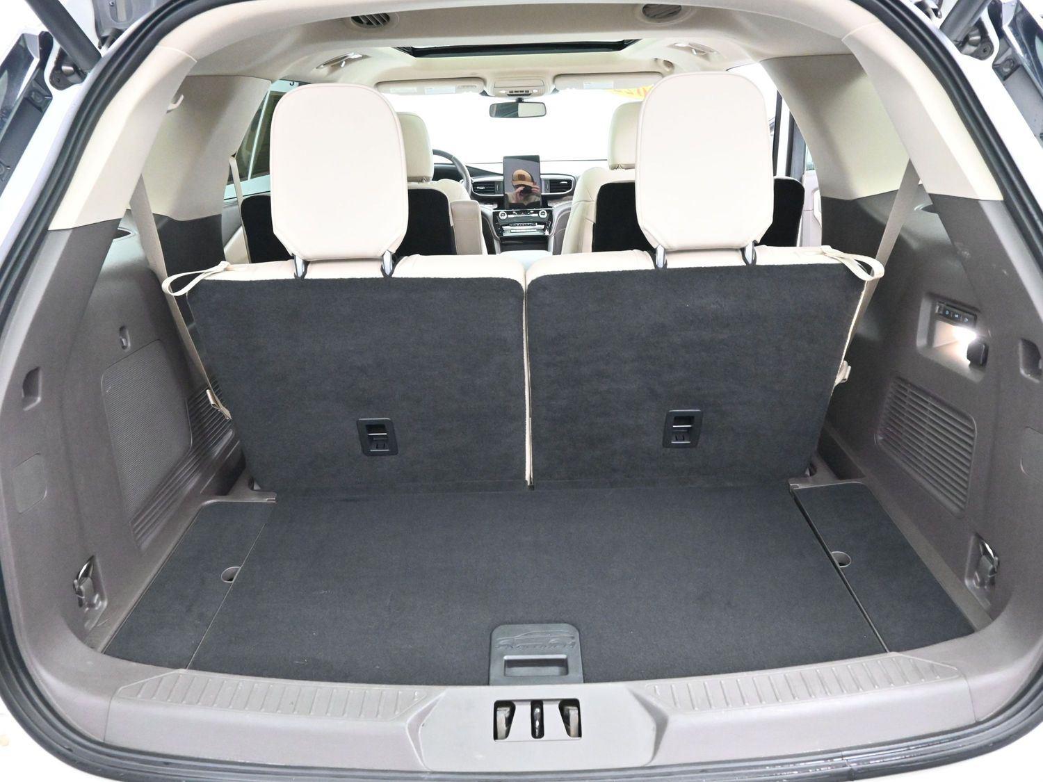 2022 Ford Explorer Platinum photo 8