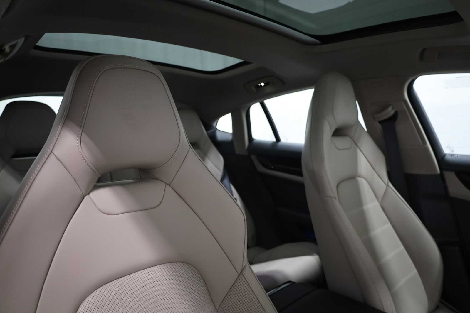 2025 Porsche Panamera 4 photo 18