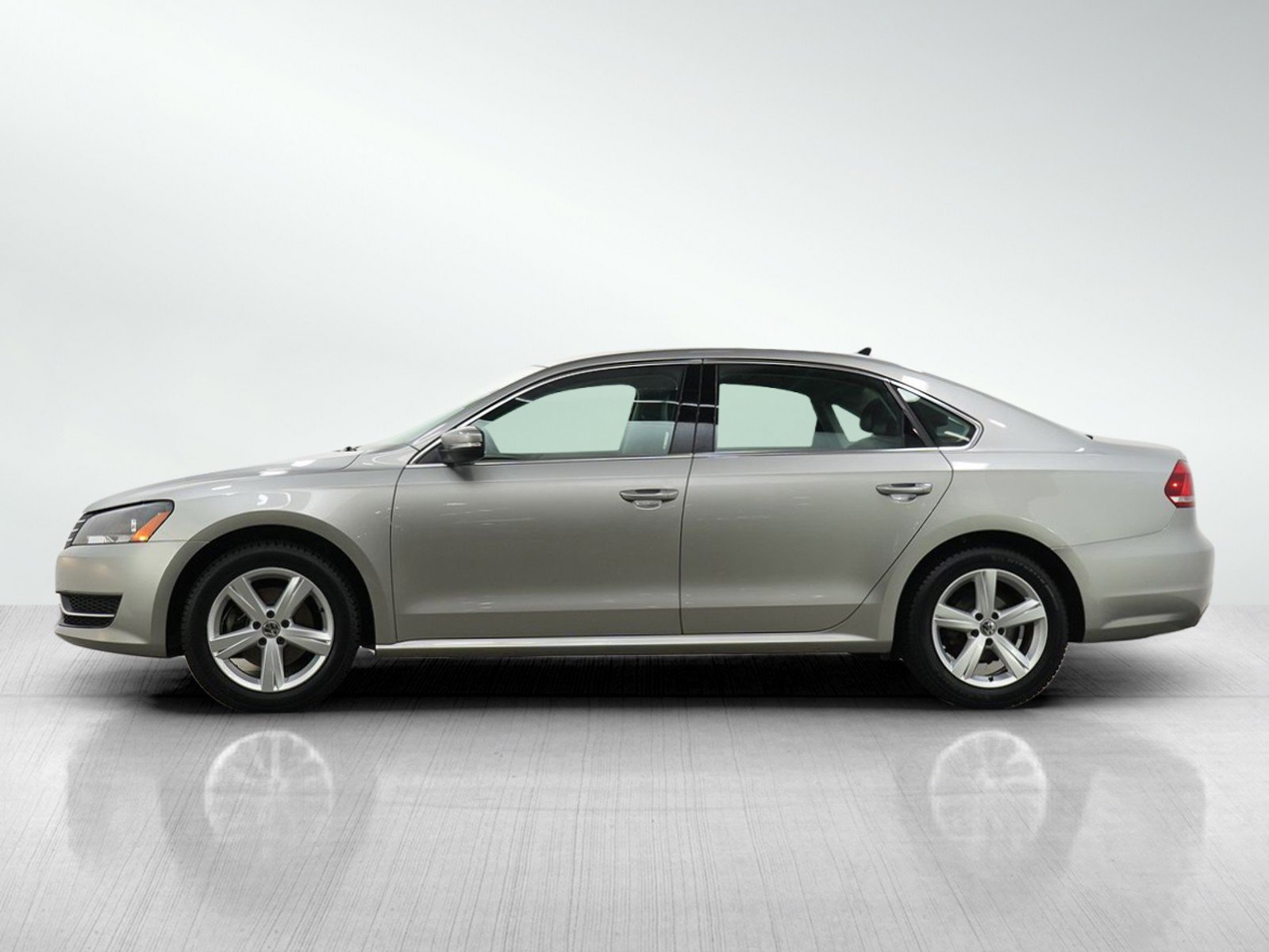 Used 2014 Volkswagen Passat SE with VIN 1VWBS7A35EC091127 for sale in Bloomington, Minnesota