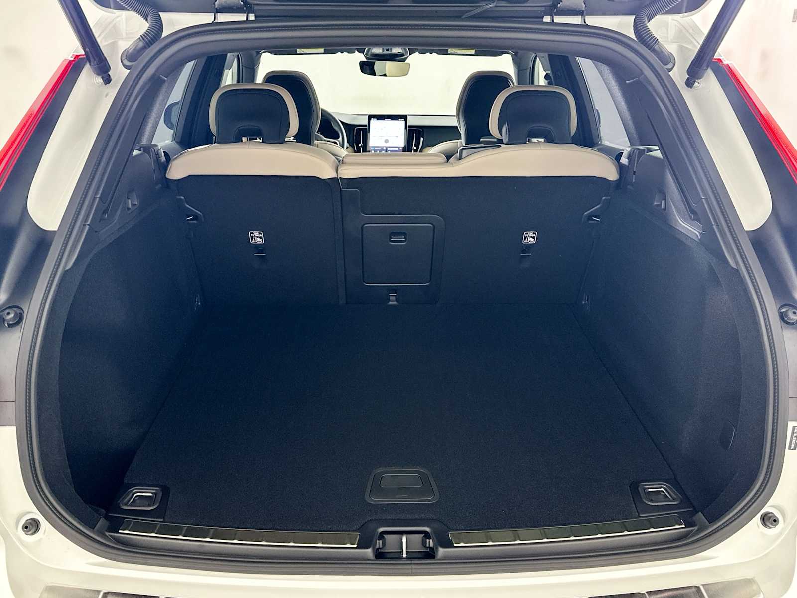 2026 Volvo XC60 B5 Plus photo 24