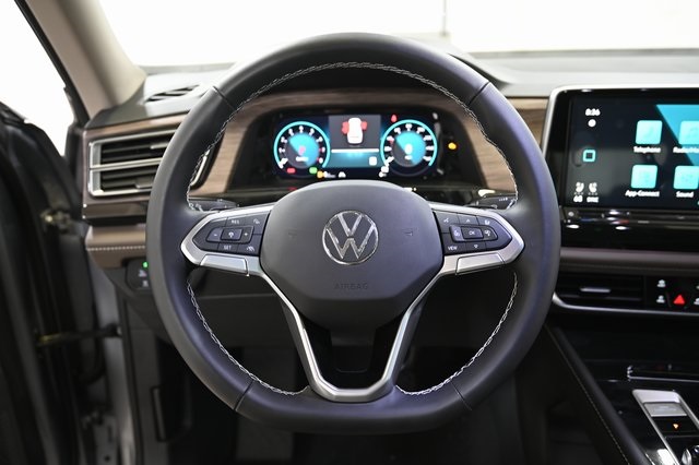 2025 Volkswagen Atlas SEL photo 3