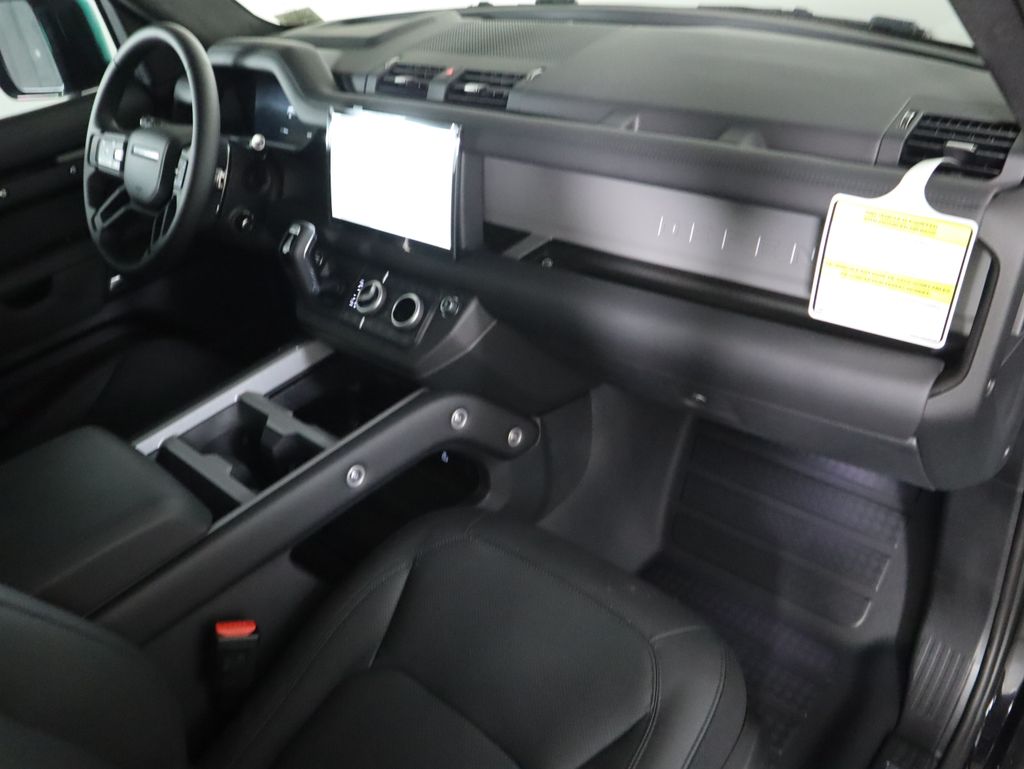 2025 Land Rover Defender 130 V8 photo 17