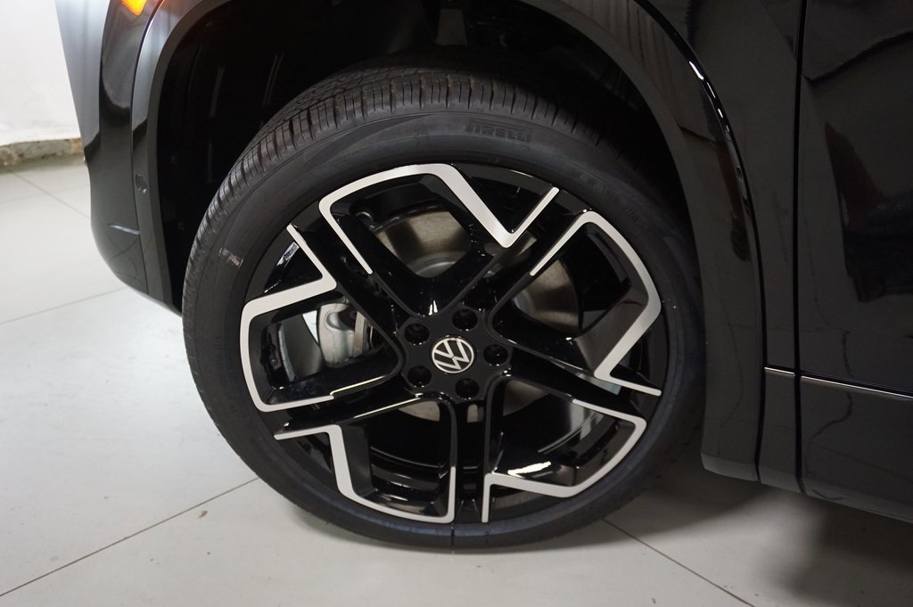 2025 Volkswagen Tiguan SEL R-Line Black photo 28