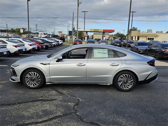 2025 Hyundai Sonata Hybrid SEL photo 4