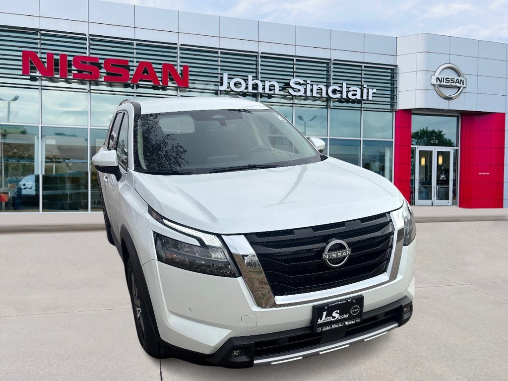 2025 Nissan Pathfinder SL's photo