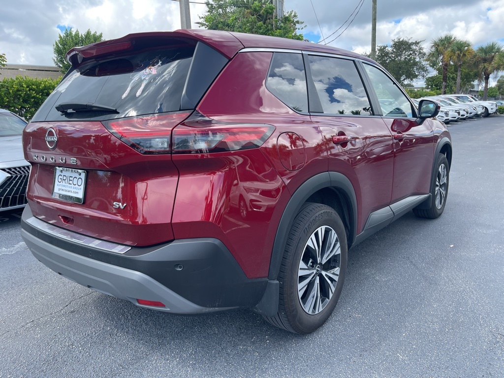 2022 Nissan Rogue SV photo 2