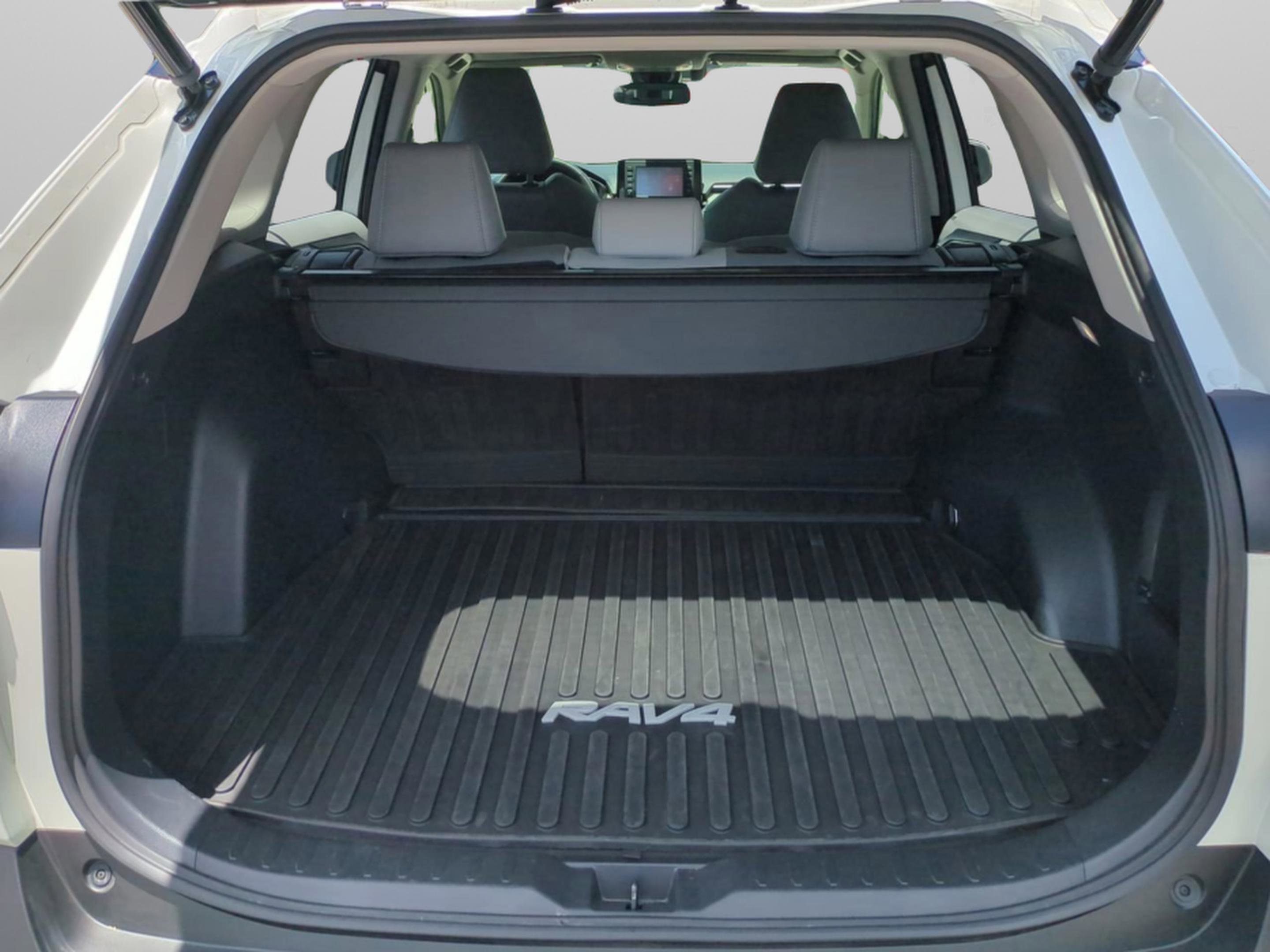 2022 Toyota RAV4 XLE Premium photo 11
