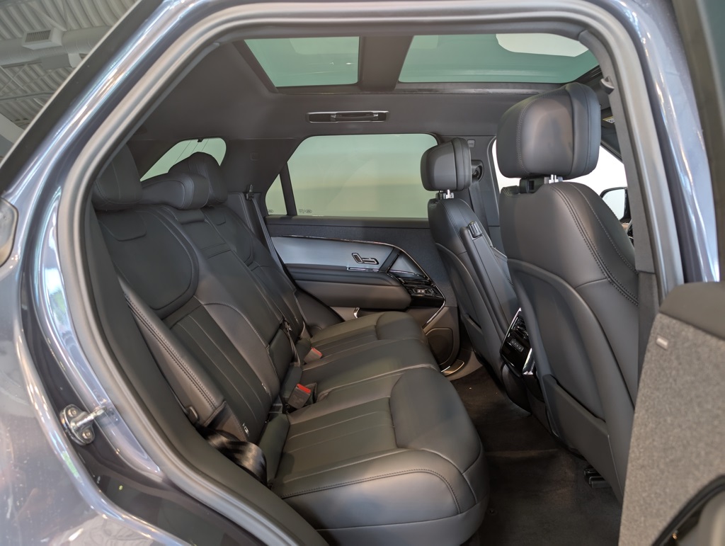 2025 Land Rover Range Rover Sport SE photo 19