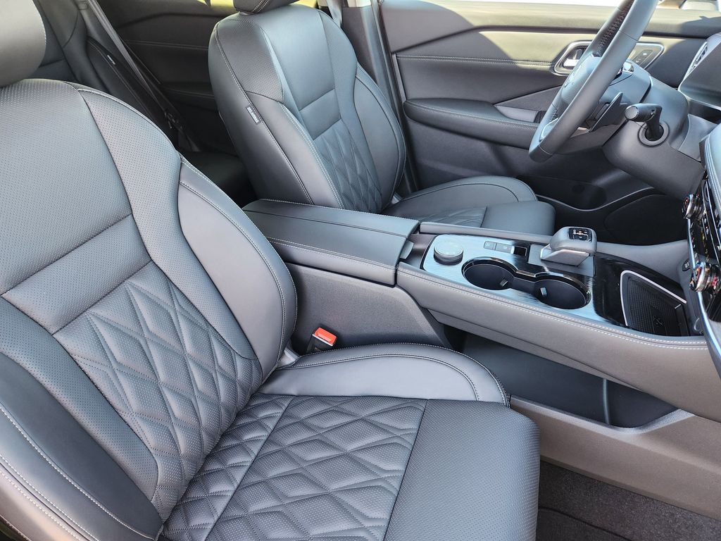 2026 Nissan Rogue Platinum photo 14
