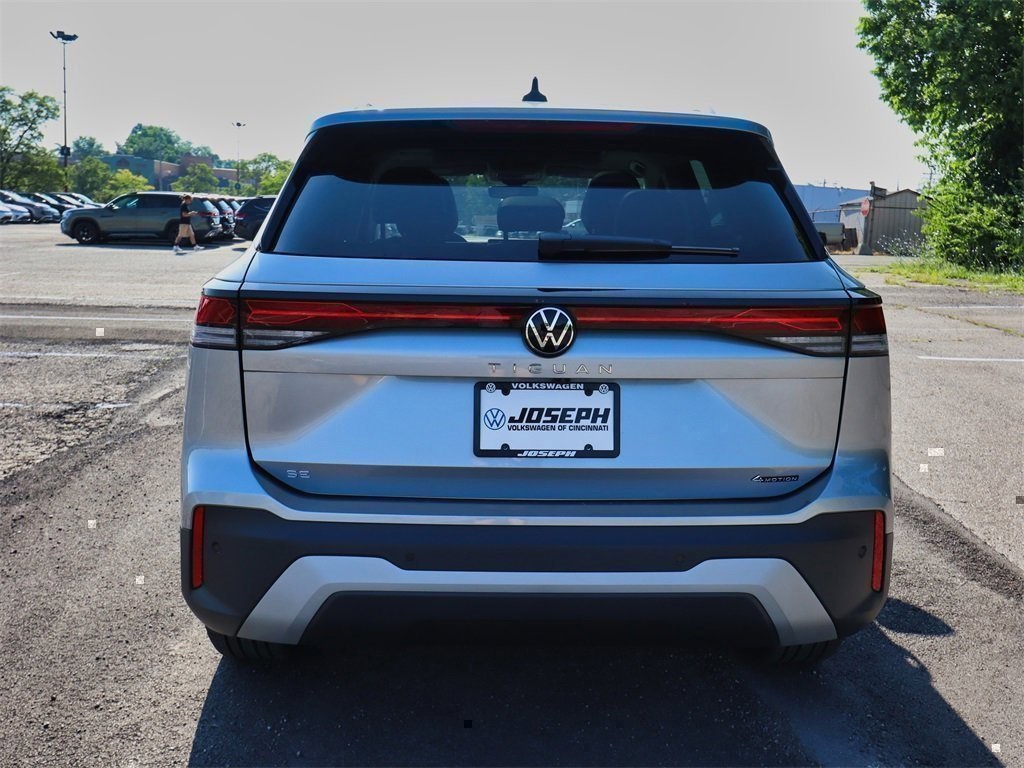 2025 Volkswagen Tiguan SE photo 3