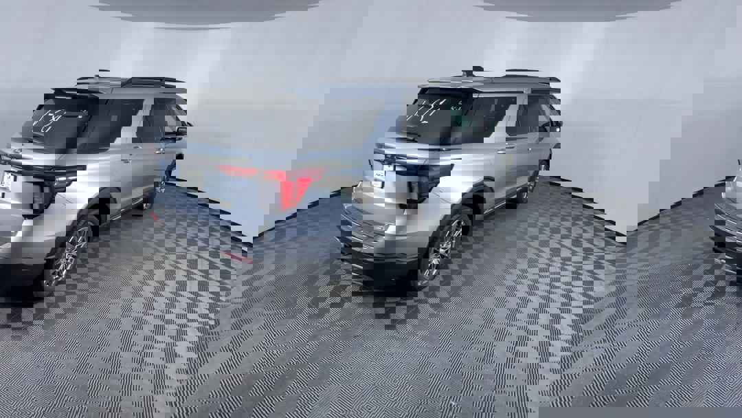 2025 Ford Explorer photo 8