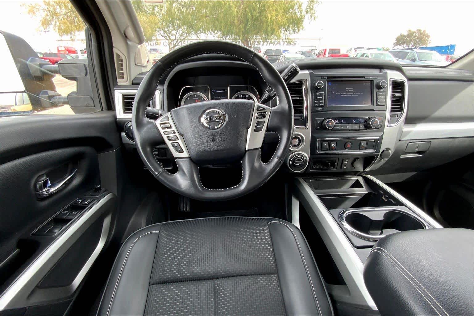 2018 Nissan Titan PRO-4X photo 3