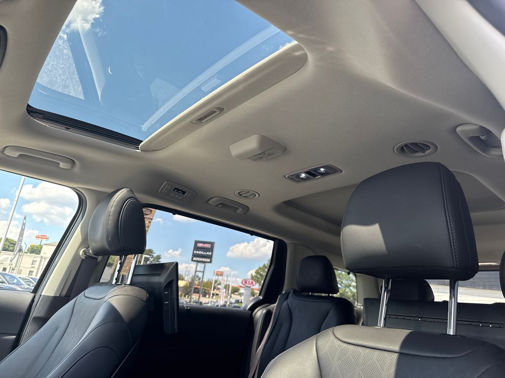 2025 Kia Carnival SX photo 20
