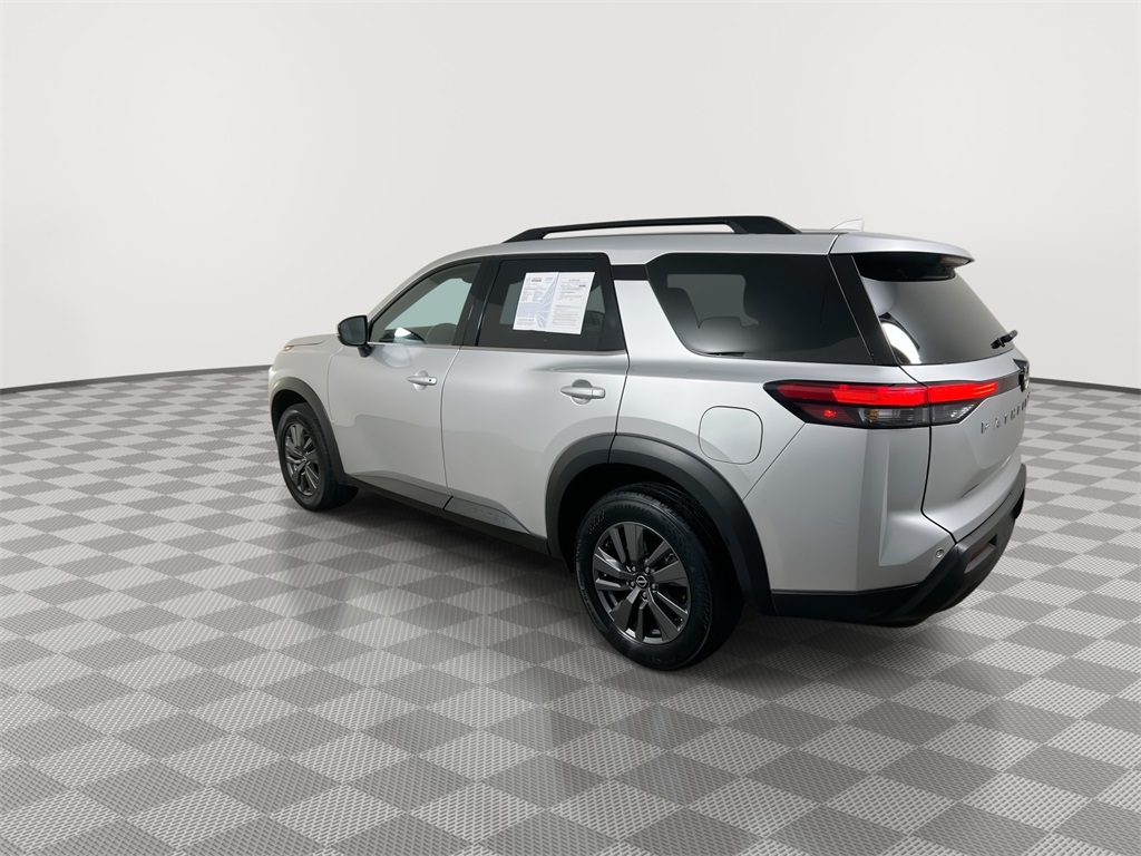 2024 Nissan Pathfinder SV photo 3