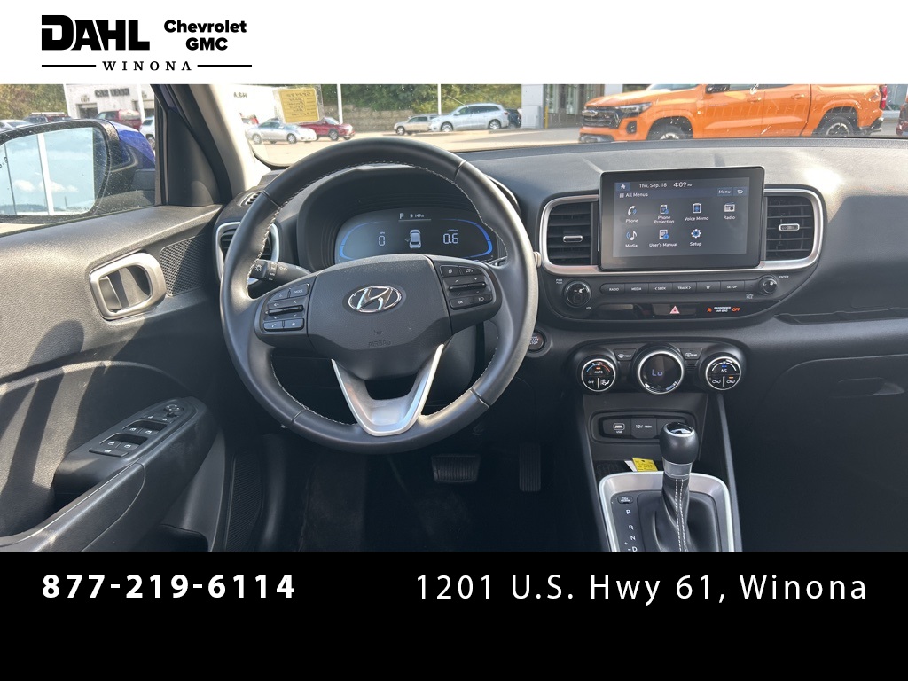 2025 Hyundai Venue SEL photo 21