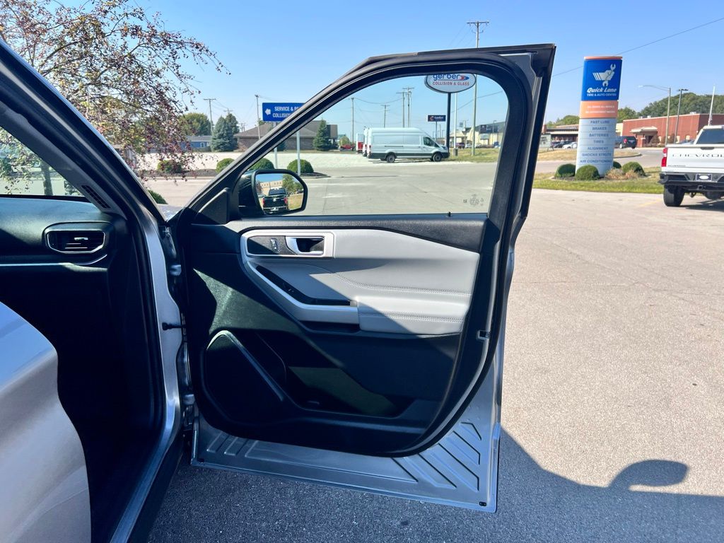 2022 Ford Explorer XLT photo 33