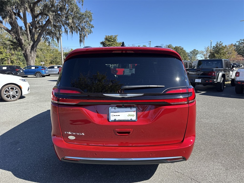 2026 Chrysler Pacifica Pinnacle photo 4