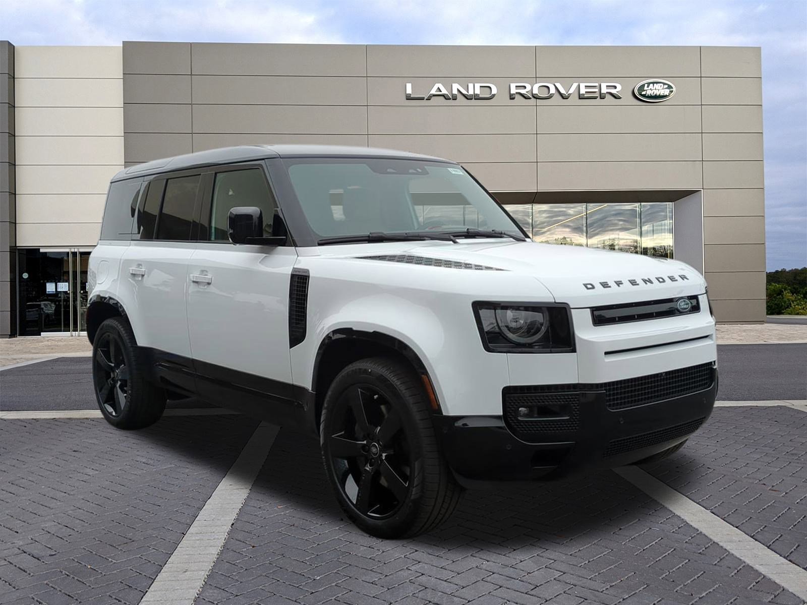 2025 Land Rover Defender X-Dynamic SE photo 3