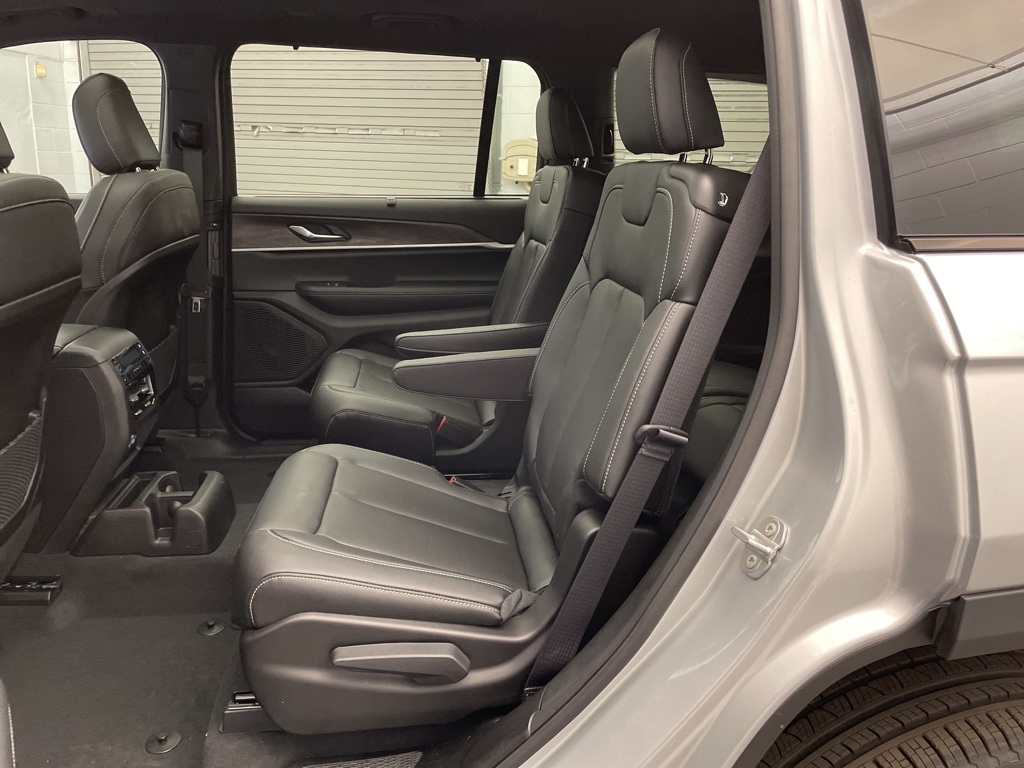 2025 Jeep Grand Cherokee Limited photo 14