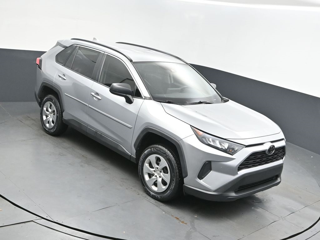 2021 Toyota RAV4 LE's photo