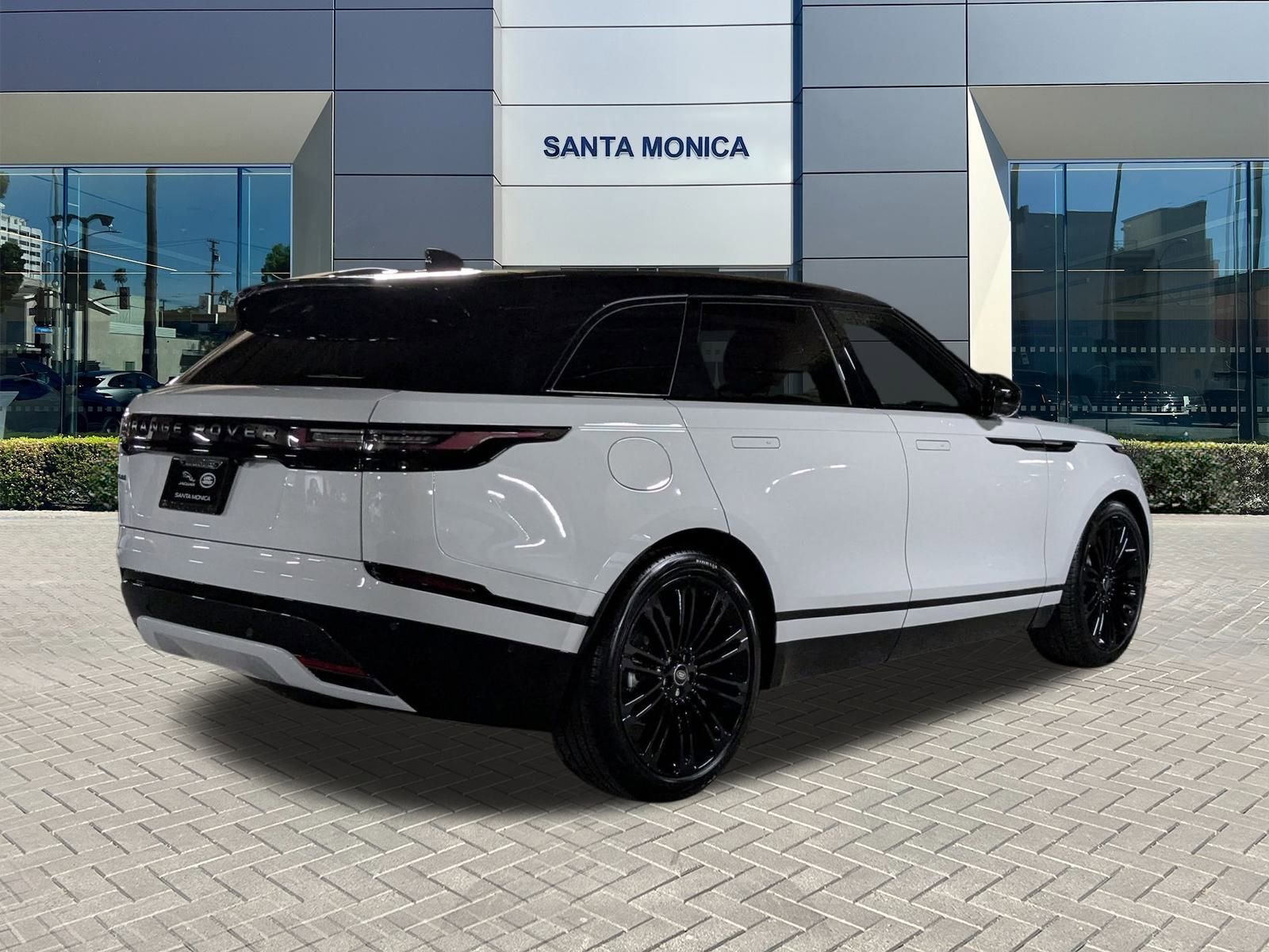 2026 Land Rover Range Rover Velar P250 Dynamic SE photo 2