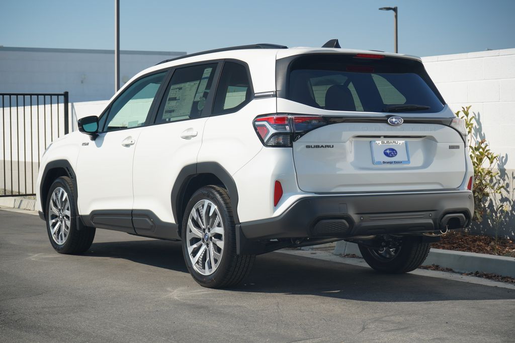 2025 Subaru Forester Touring photo 3