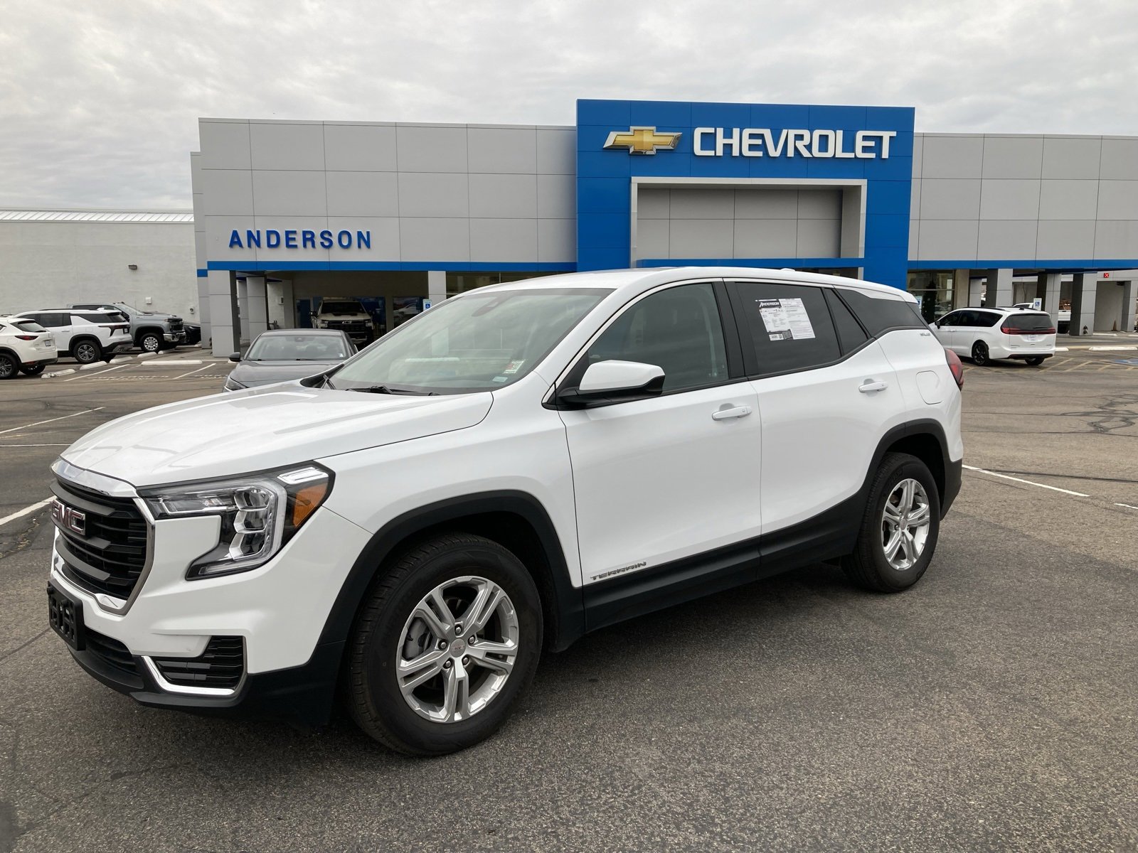 2024 GMC Terrain SLE's photo