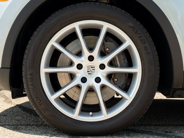 2022 Porsche Cayenne Coupe Base photo 11
