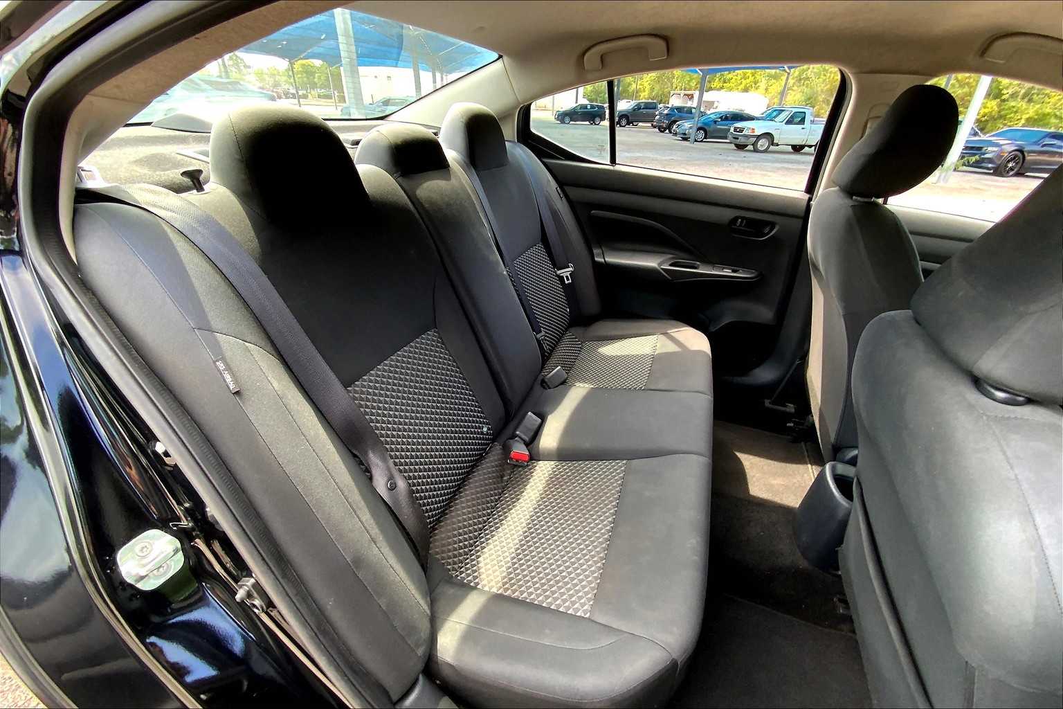 2020 Nissan Versa S photo 17