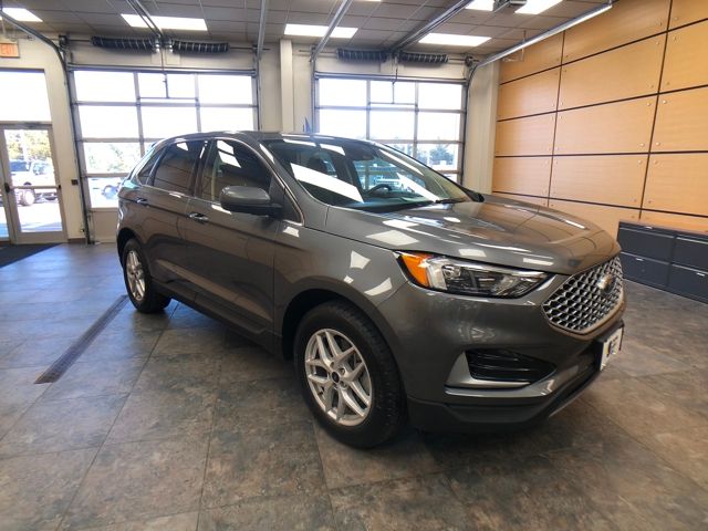 2024 Ford Edge SEL photo 2