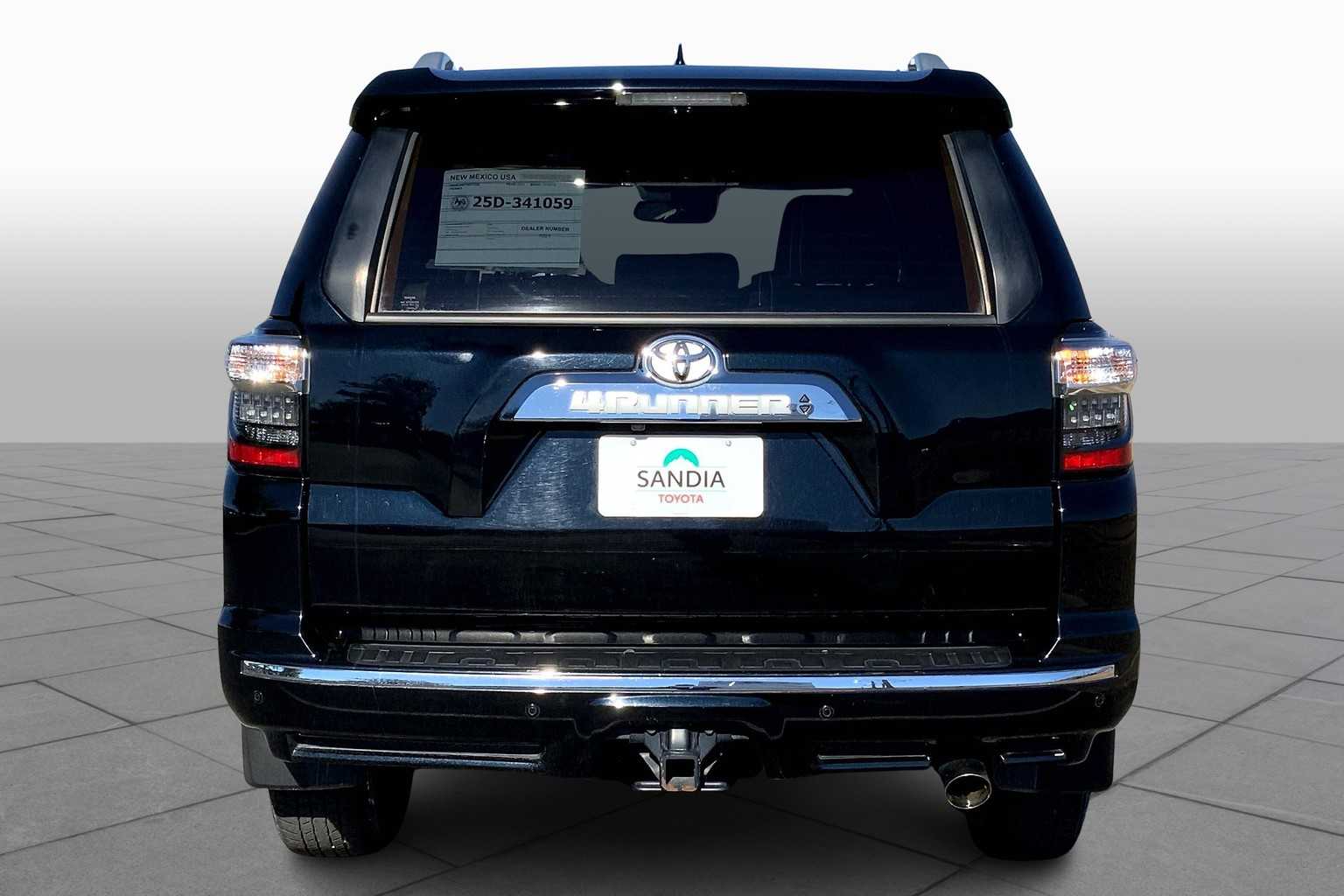 2023 Toyota 4Runner Limited photo 4