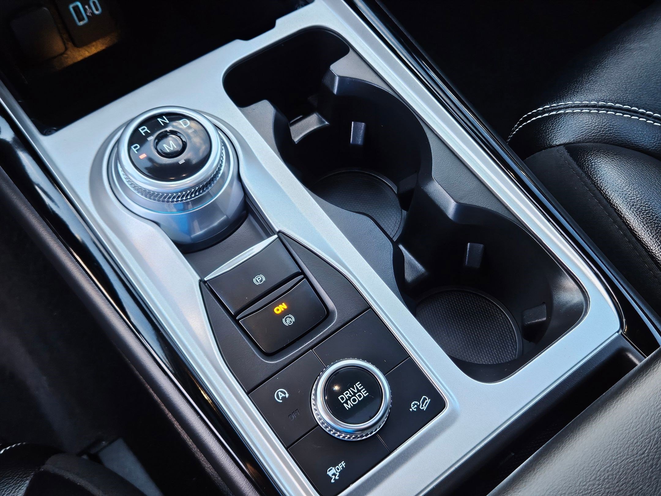 2023 Ford Explorer ST photo 25