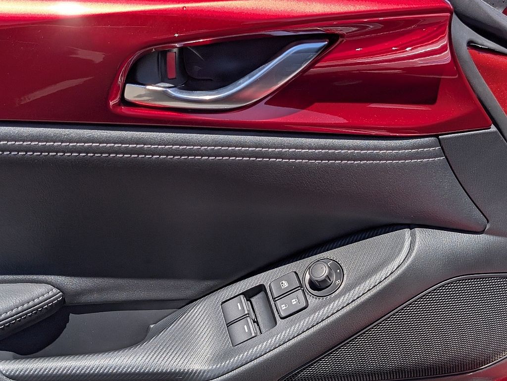 2025 Mazda MX-5 Miata Miata RF Grand Touring photo 21