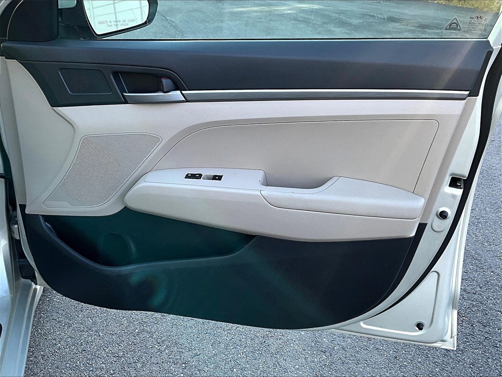 2017 Hyundai Elantra SE photo 12