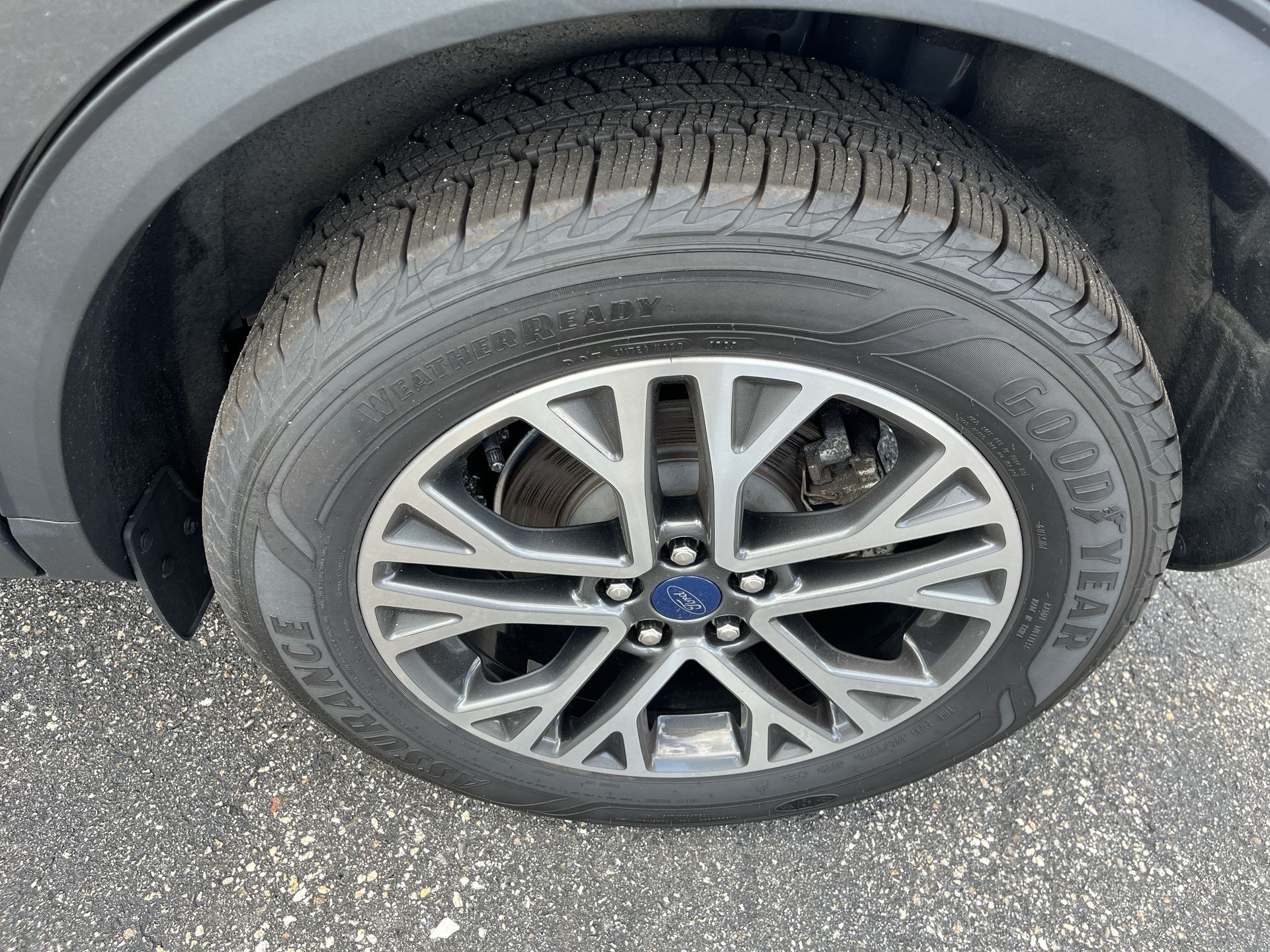 2020 Ford Escape SEL photo 2