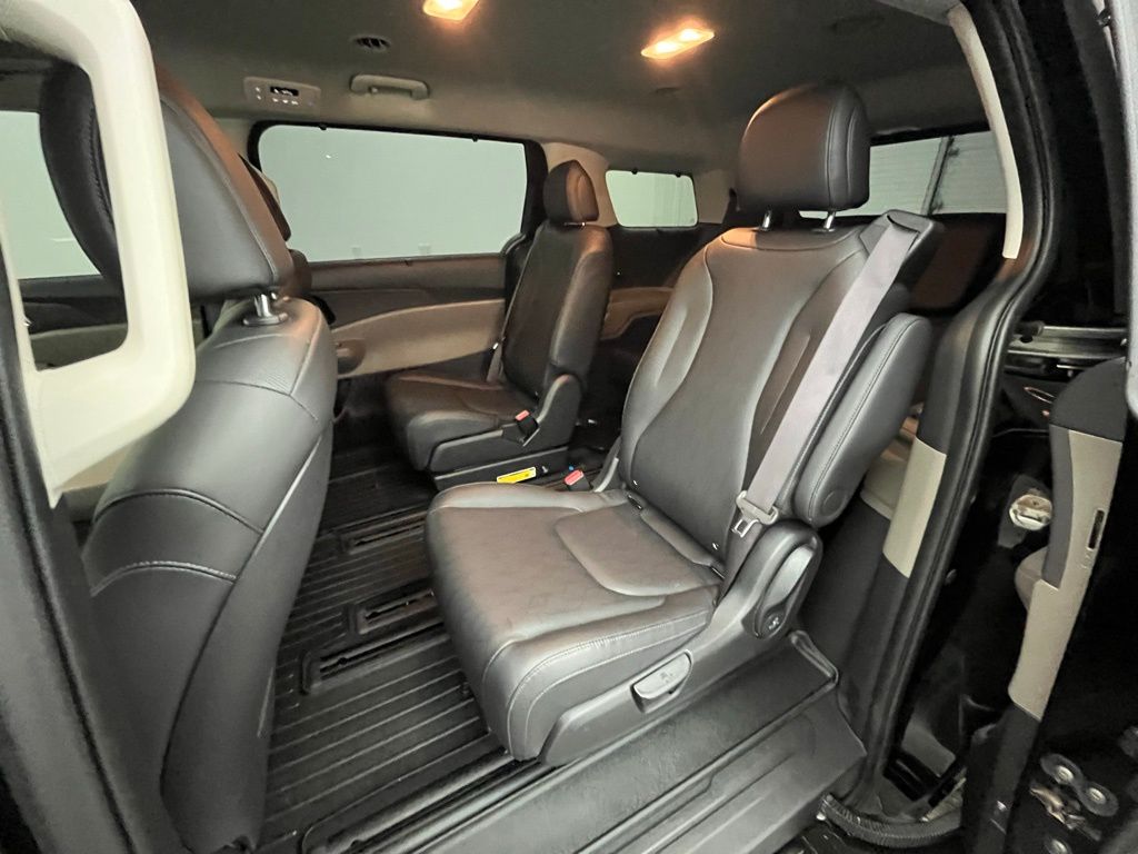 2025 Kia Carnival EX photo 23