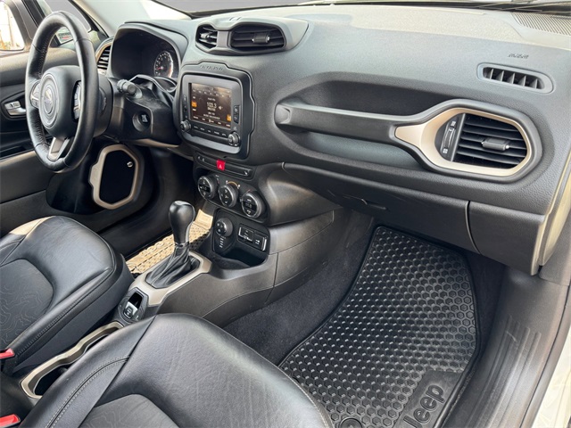 2017 Jeep Renegade Trailhawk photo 3