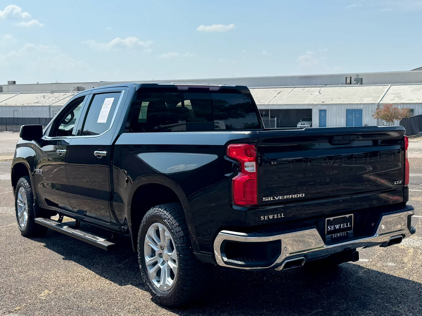 2022 Chevrolet Silverado 1500 LTZ photo 3
